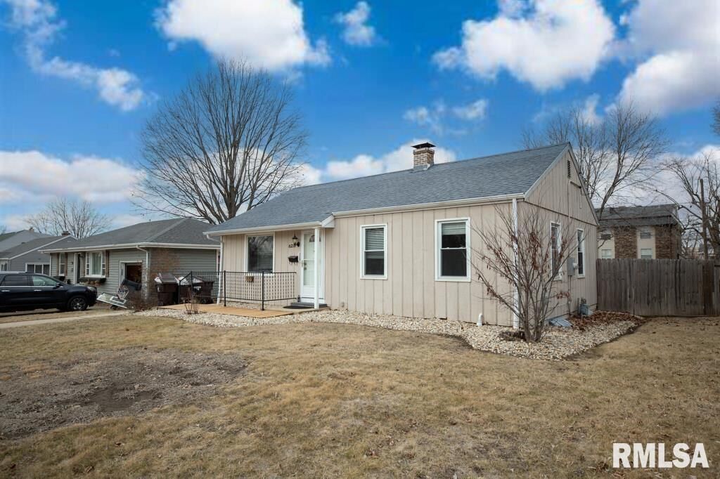 Property Photo: 821 W Ridge Road IL 61614