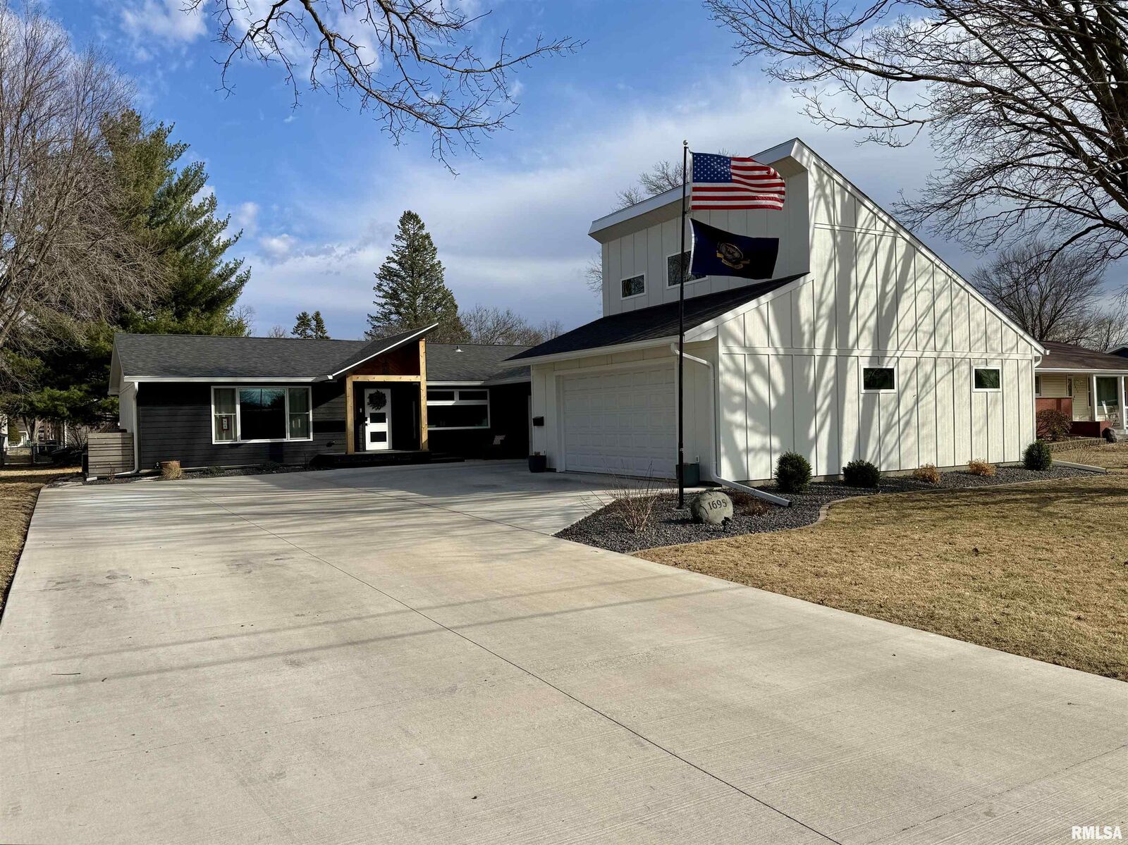 Property Photo:  1695 Jefferson Street  IL 61401 