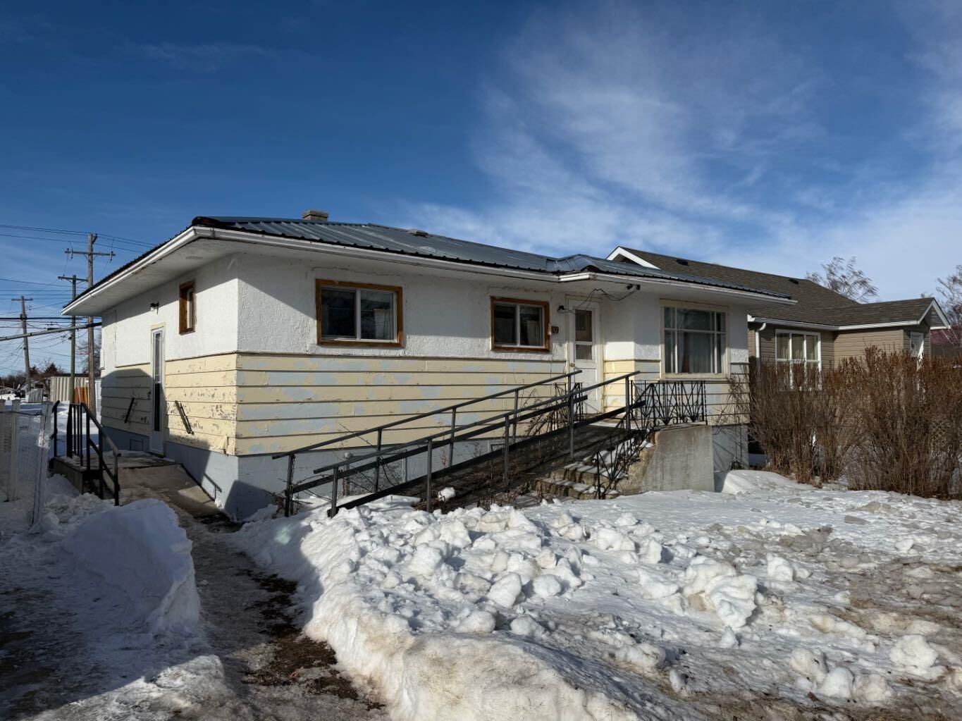 Property Photo:  709 Centre Street  AB T0J 1P0 