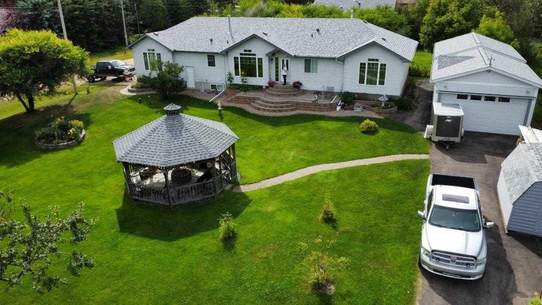 Property Photo:  5004 60 Avenue  AB T0C 2C0 