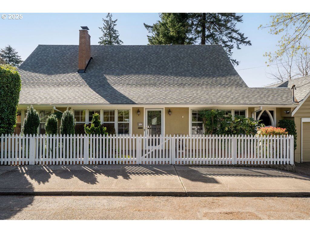 Property Photo: 2695 SW Montgomery Dr OR 97201