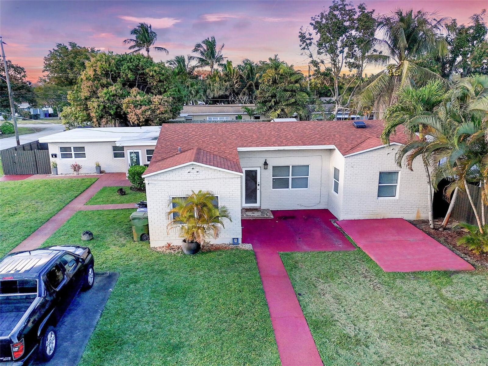 Property Photo:  707 NE 15th Street  FL 33304 