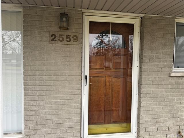 Property Photo: 2559 Depew Drive MI 48324