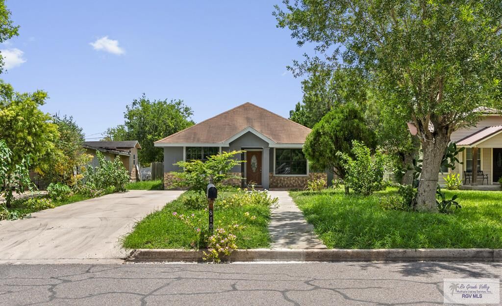 Property Photo: 810 E Filmore Ave TX 78550