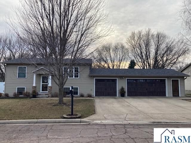 Property Photo:  818 3rd Ave SE  MN 56085 