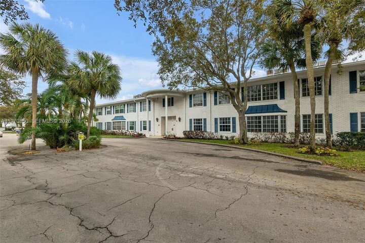 Property Photo: 2180 NE 67th St 723 FL 33308