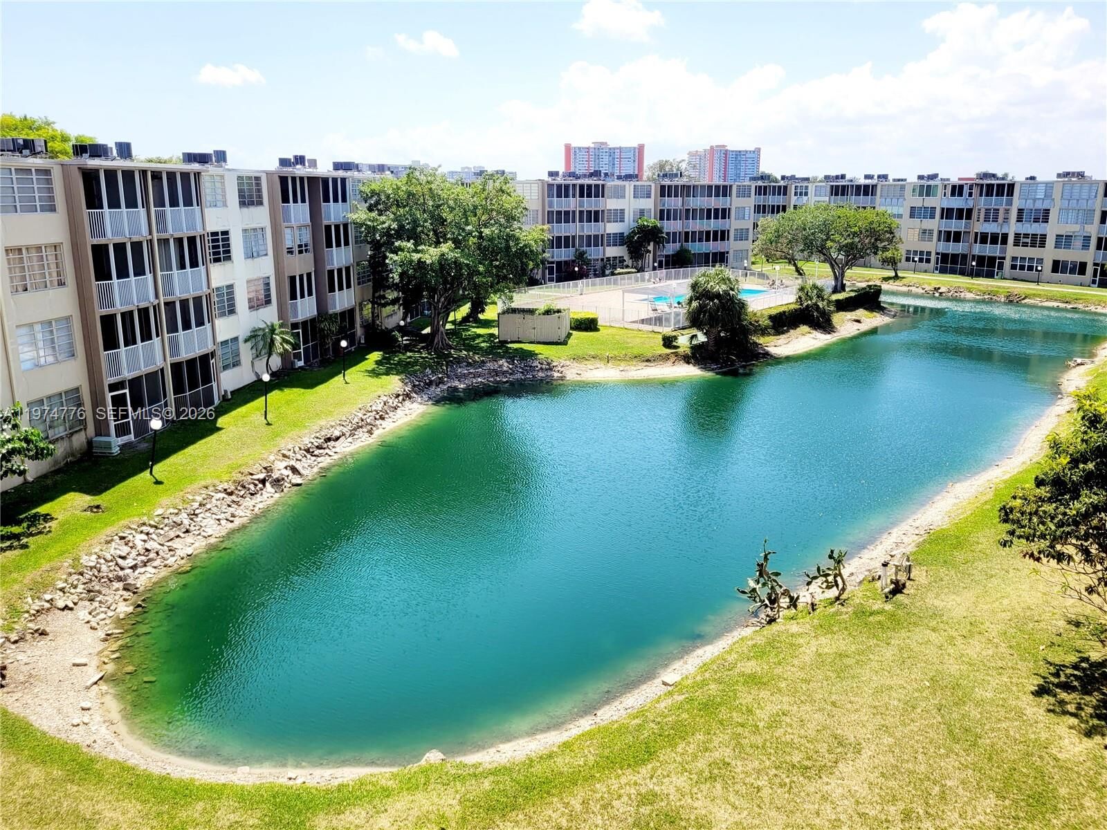 Property Photo:  1700 NE 191st St 402  FL 33179 