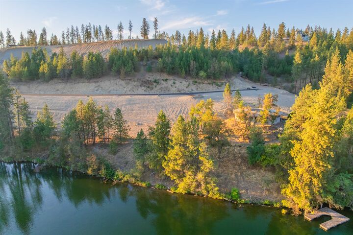 Property Photo:  208 Shoreline Way  WA 99026 