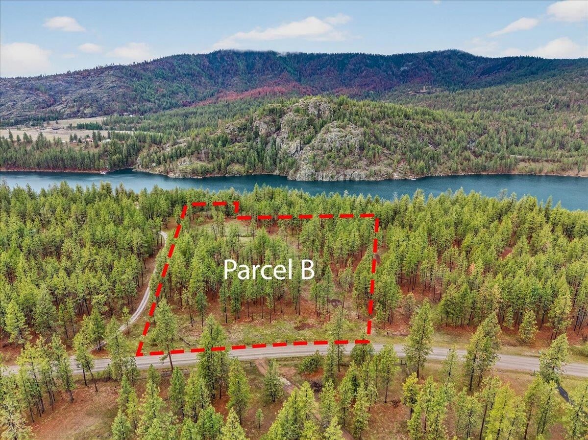 Property Photo:  23500 N McLellan Ln  WA 99026 