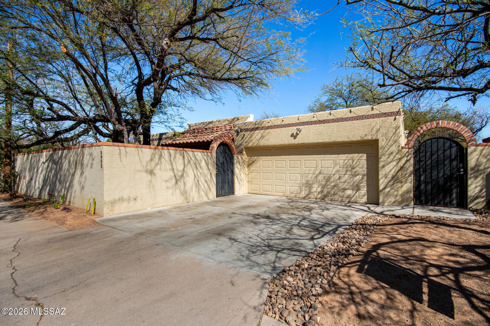 Property Photo: 1814 N Santa Rosa Avenue AZ 85712