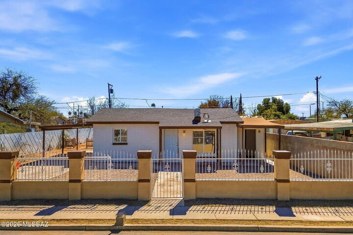 Property Photo: 425 W Missouri Street AZ 85714