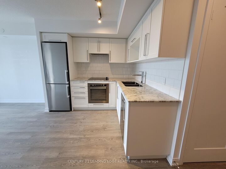 Property Photo:  275 Village Green Square 1525  ON M1S 0L8 