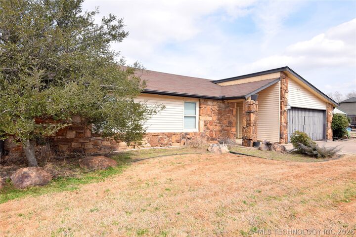Property Photo:  20915 E 36 Street  OK 74014 