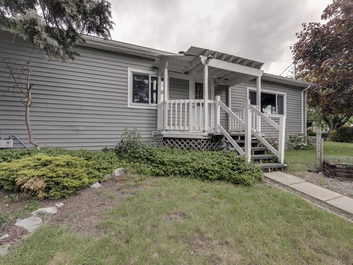 Property Photo: 31313 Livingstone Avenue 70 BC V2T 4T1