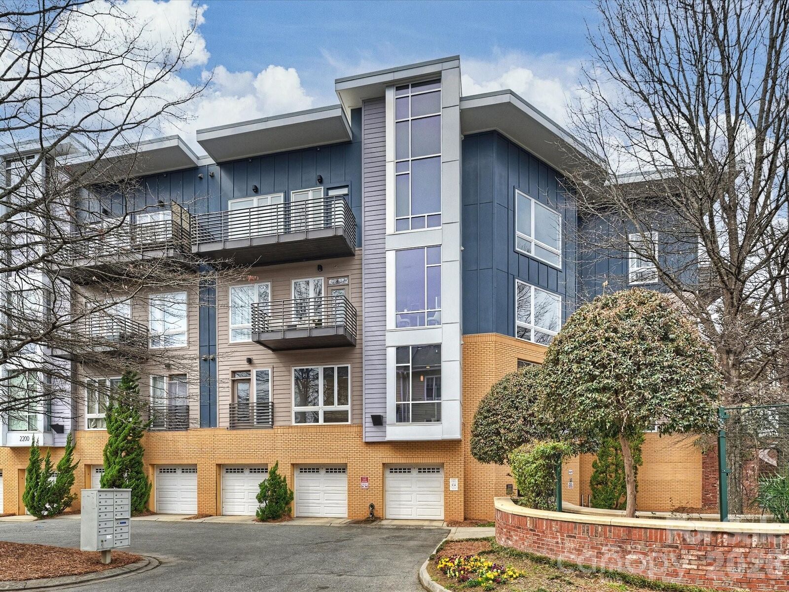 Property Photo:  2200 Lyndhurst Avenue 102  NC 28203 