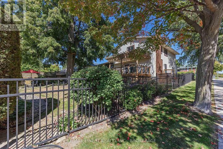 Property Photo:  80 Market Street  ON K7G 2M3 