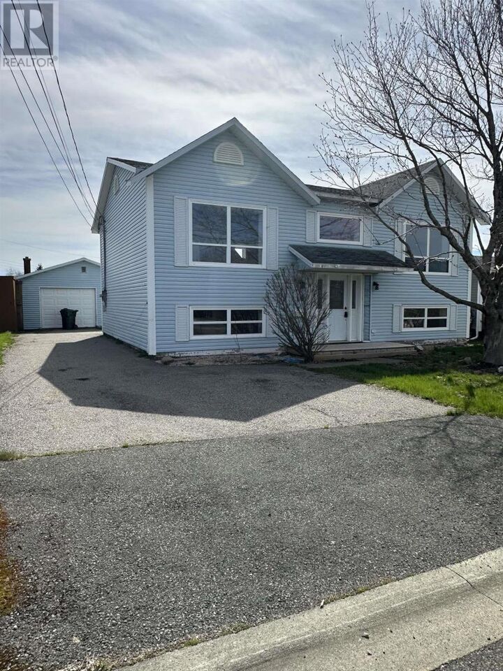 14 Crescent Drive — photo 1