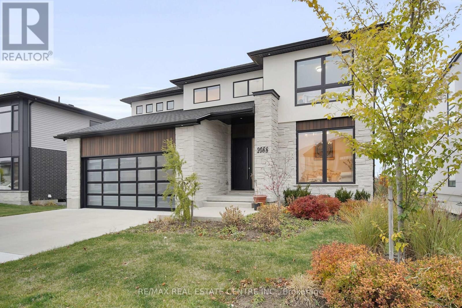 Property Photo:  2088 Ironwood Road  ON N6K 0H8 