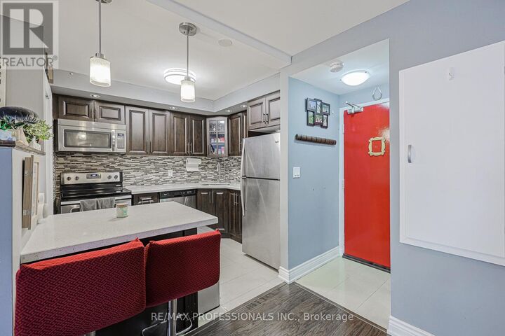 Property Photo:  364 The East Mall Street 318  ON M9B 6C5 