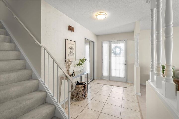 Property Photo:  6 Bayshore Cove  MB R2J 3G3 