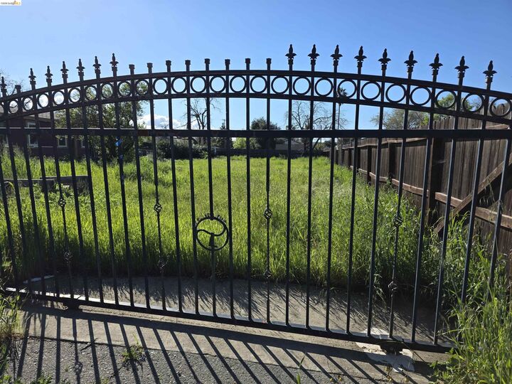 Property Photo:  179 Crivello Ave  CA 94565 