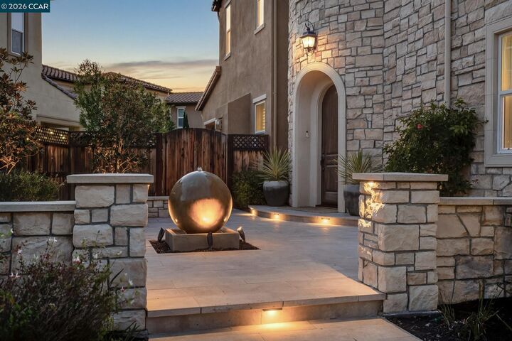 Property Photo: 1150 Trumpet Vine Ln CA 94582