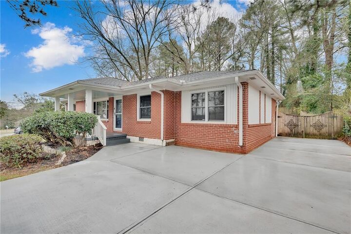 Property Photo:  2015 E Camellia Drive  GA 30032 