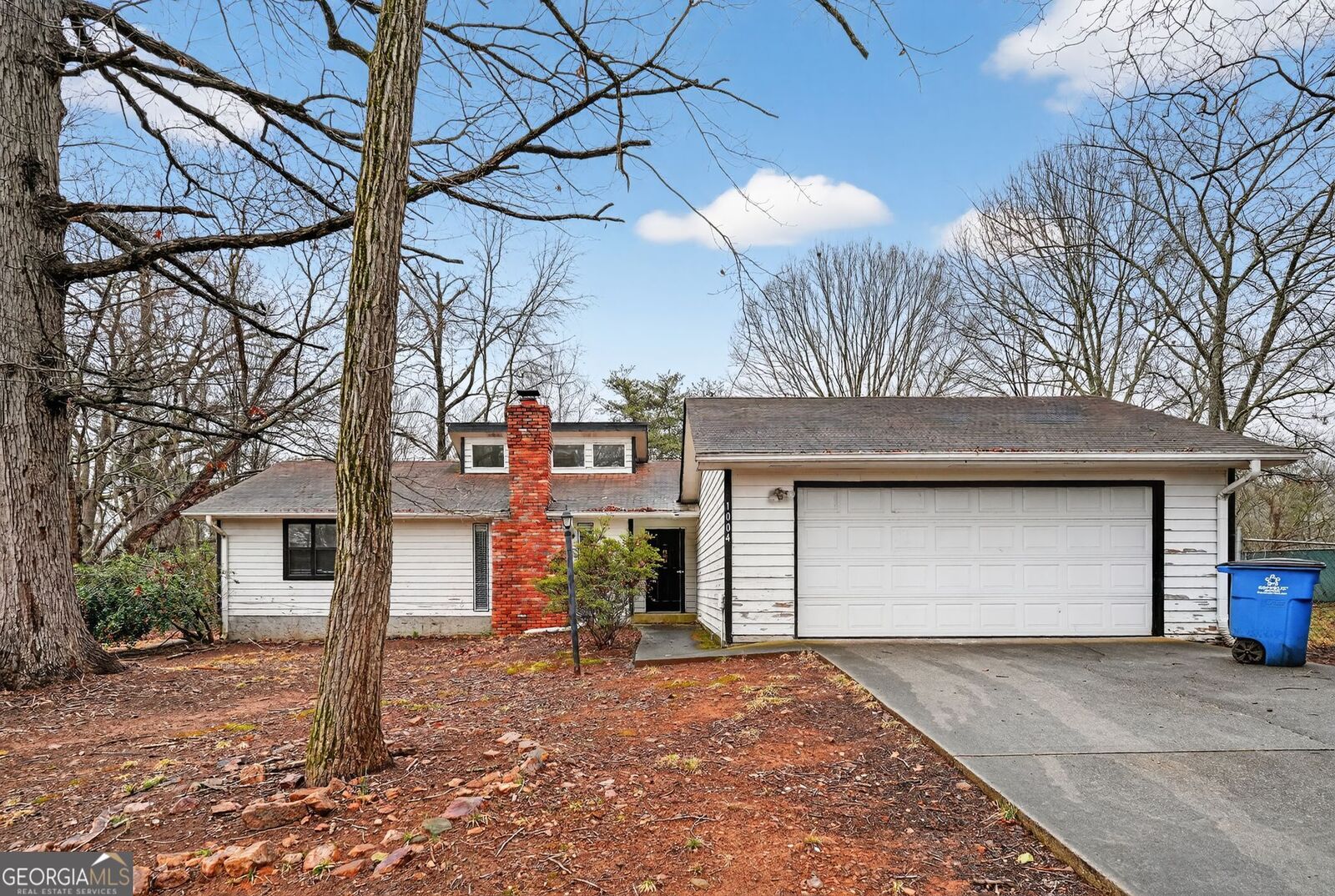 Property Photo: 1004 Fairview Road GA 30294