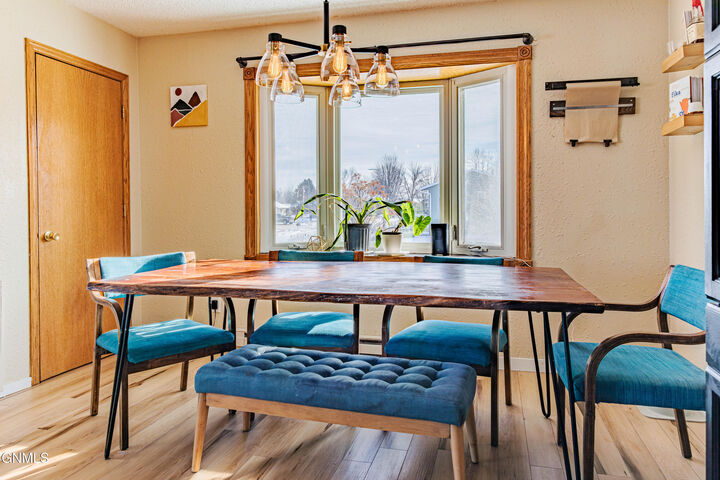 Property Photo:  1807 10th Avenue SE  ND 58554 