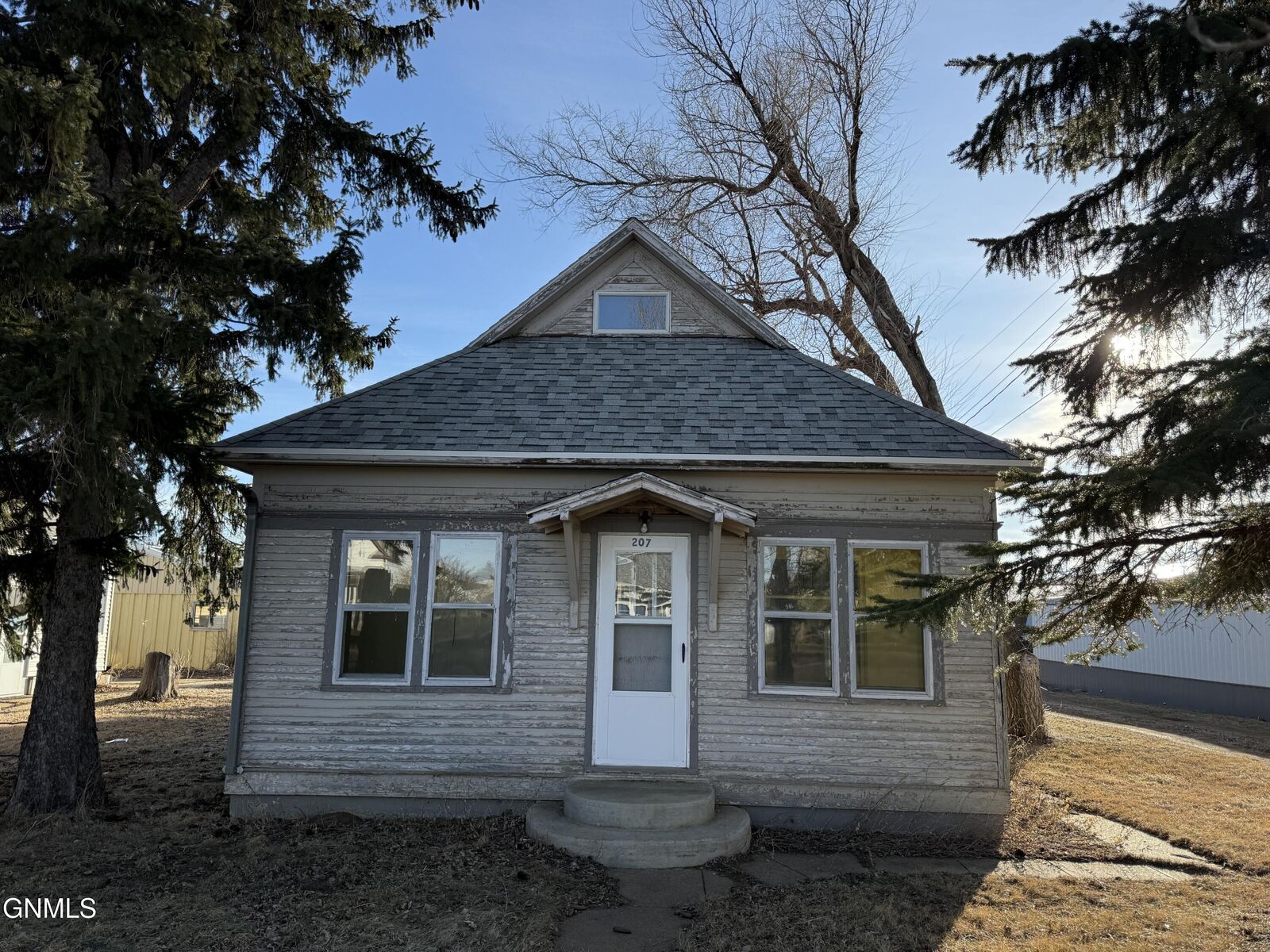Property Photo: 207 Dakota Street N ND 58533