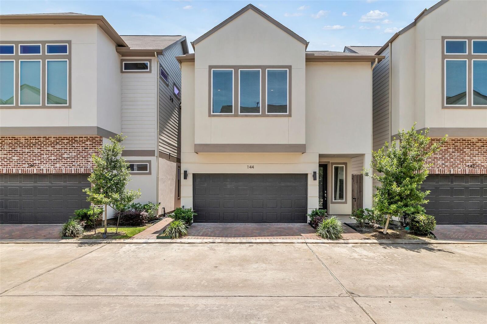 Property Photo:  144 Knightsbridge Park Lane  TX 77018 