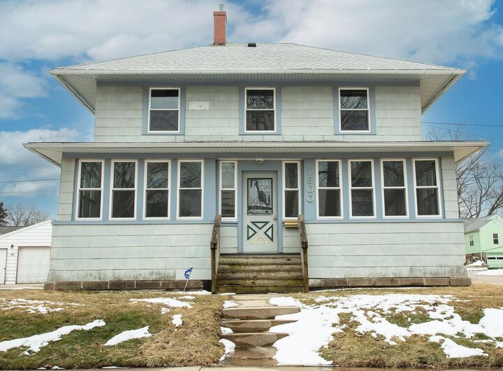 Property Photo:  1600 Forest Avenue  IA 50702 