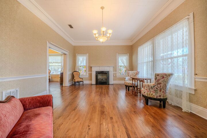 Property Photo:  300 S Montgomery  TX 75644 