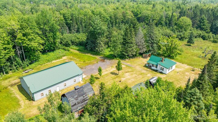 Property Photo:  25649 Portage Entry Road  MI 49916 