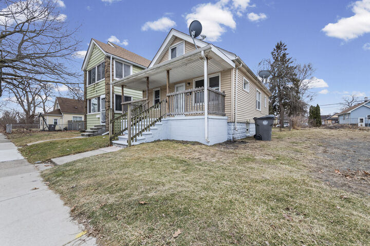 Property Photo:  36 E Charlotte Avenue  MI 48229 