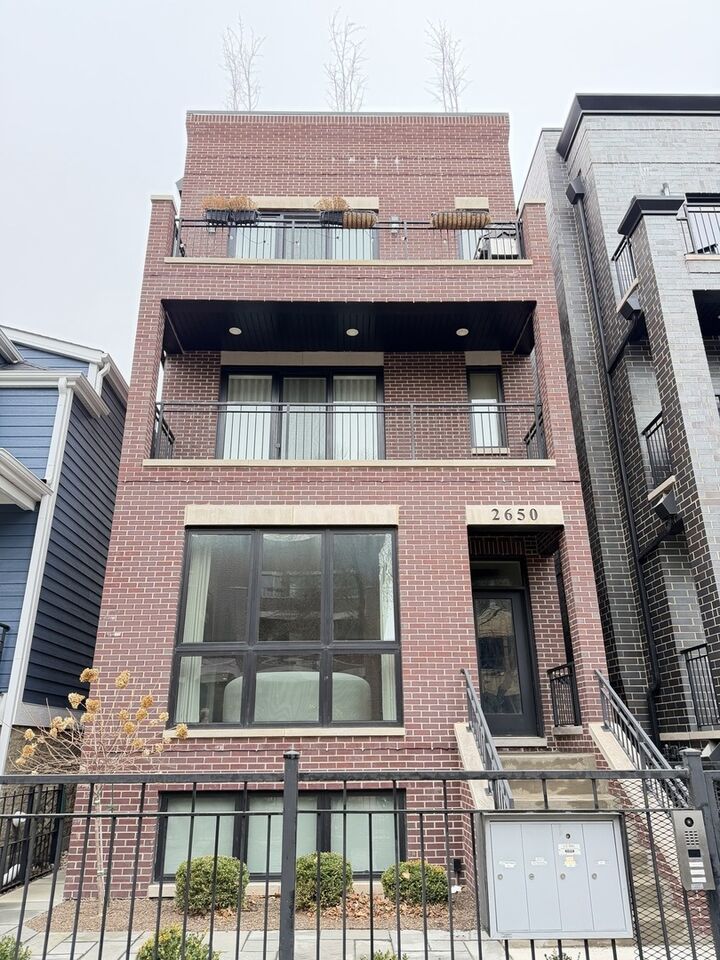 Property Photo: 2650 N Racine Avenue 3 IL 60614