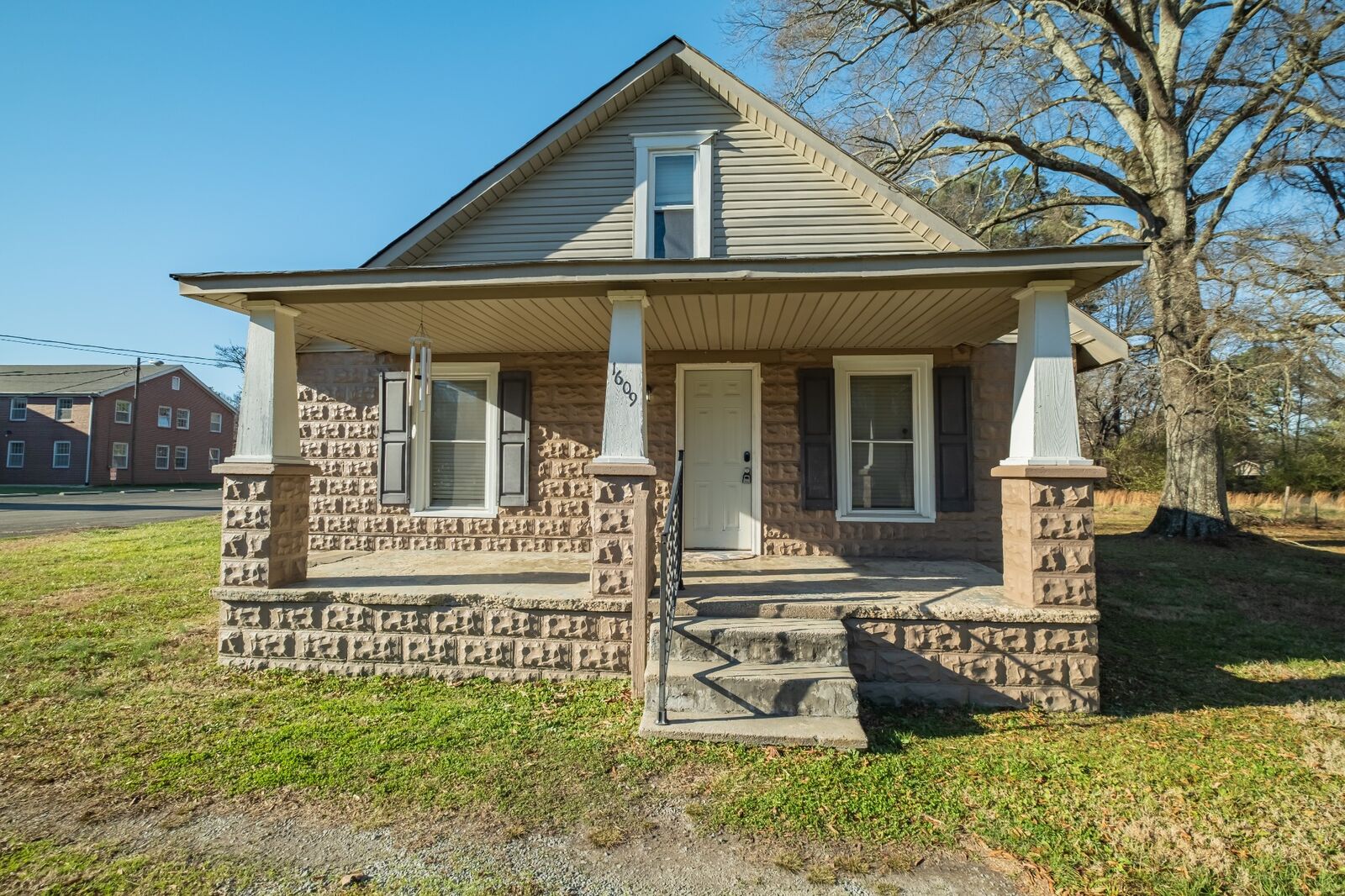 Property Photo:  1609 E Lincoln St  TN 37388 