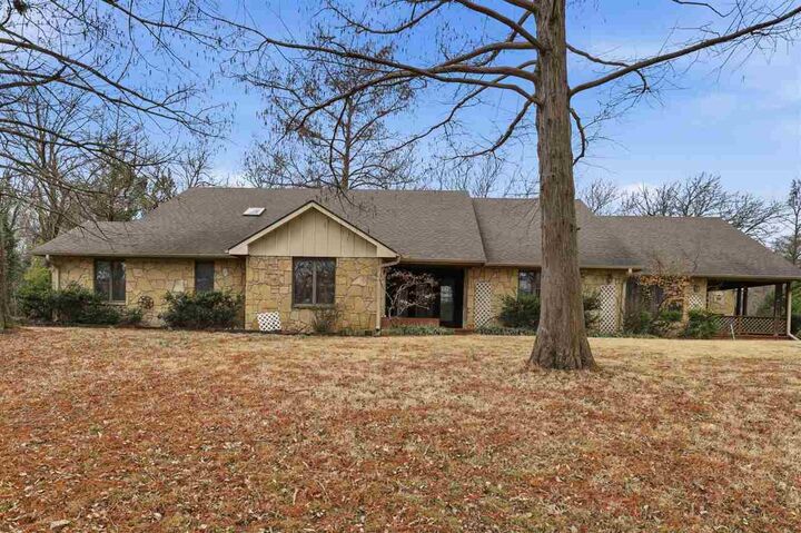 Property Photo:  80 Elmwood  OK 74601 
