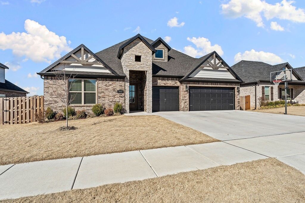 Property Photo:  1913 Abbott Lane  AR 72751 