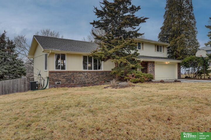 Property Photo:  4920 N 106 Street  NE 68134 