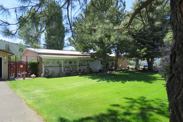 Property Photo: 14108 Ravenwood Drive OR 97601