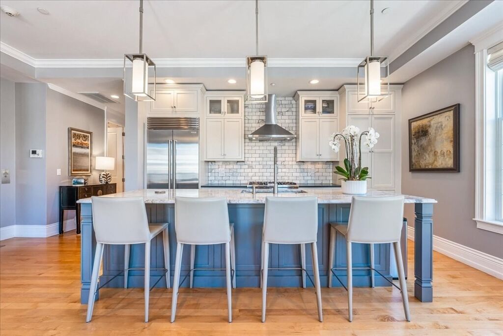 Property Photo:  361 W 4th St 5  MA 02127 