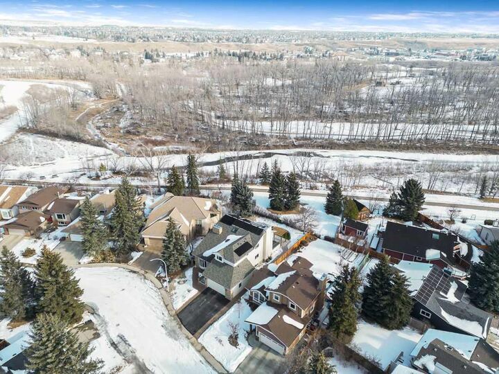 Property Photo:  162 Woodbend Way  AB T1S 1M1 