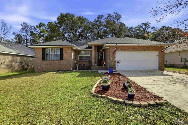 Property Photo: 10108 Crest Ridge Dr FL 32514