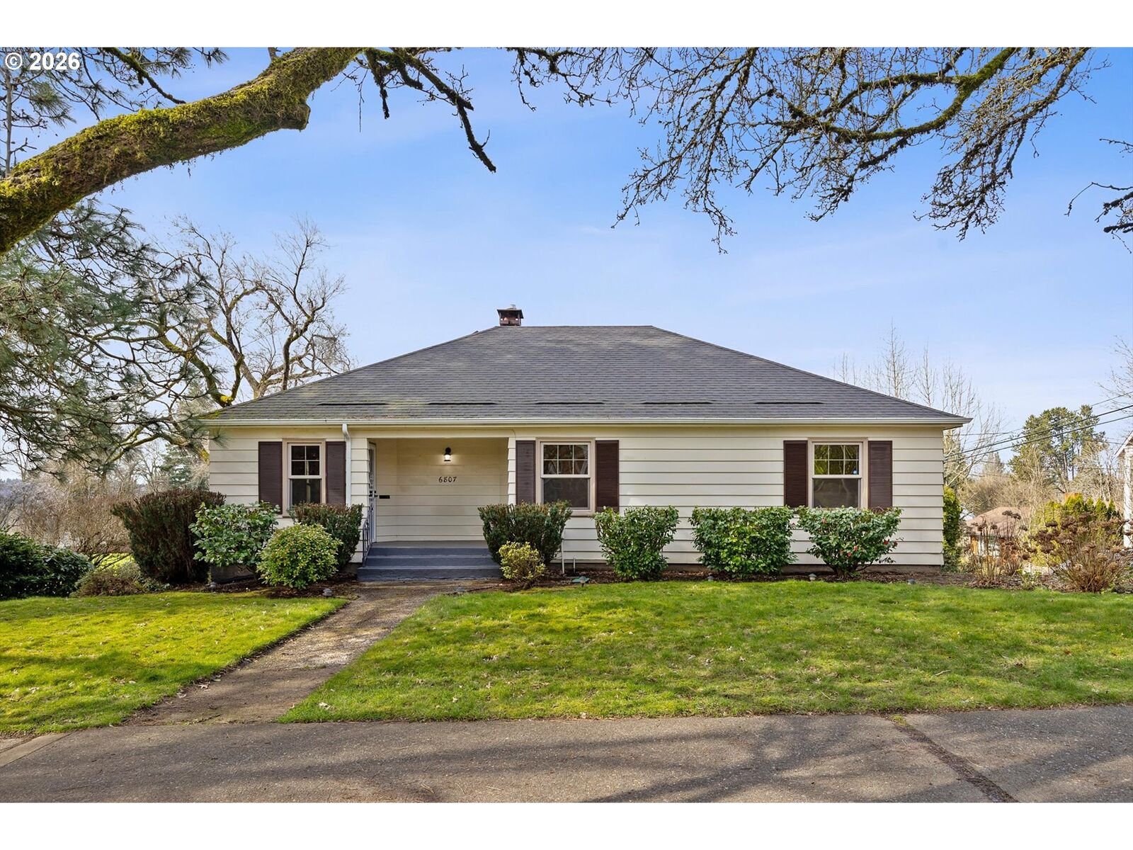 Property Photo: 6807 SE Cesar E Chavez Blvd OR 97202