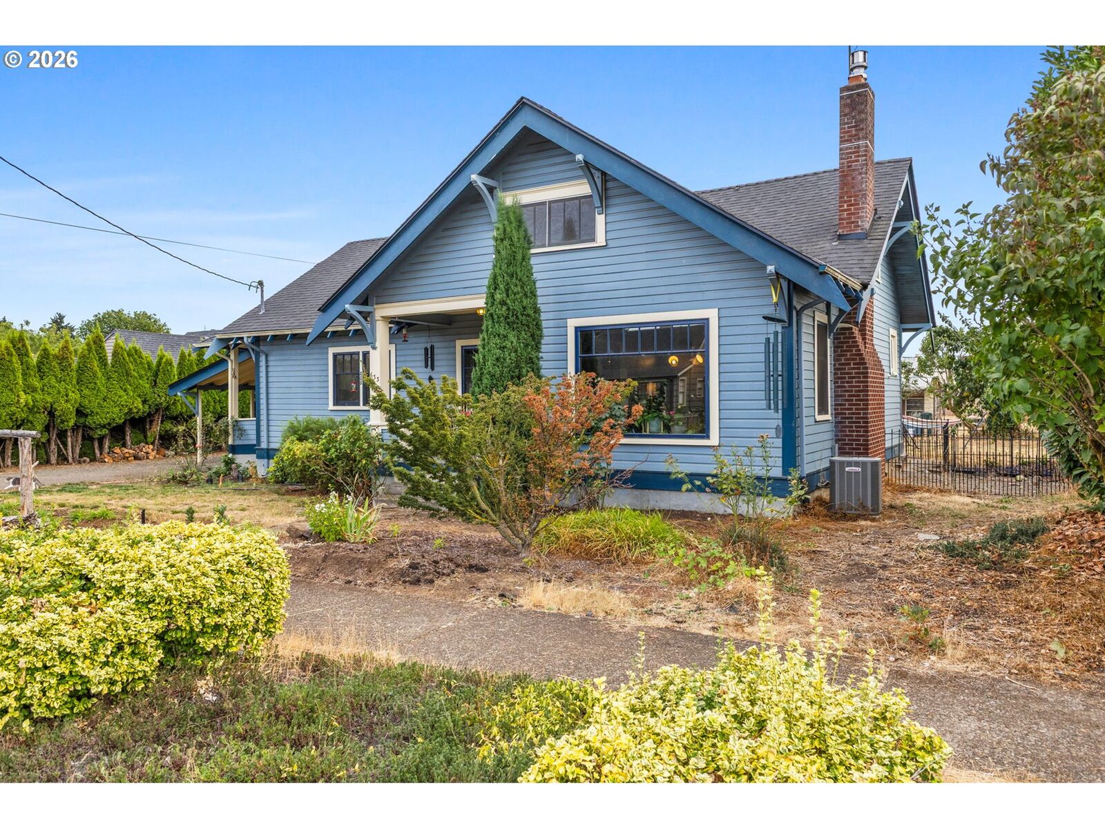 Property Photo:  633 SE Ash St  OR 97338 