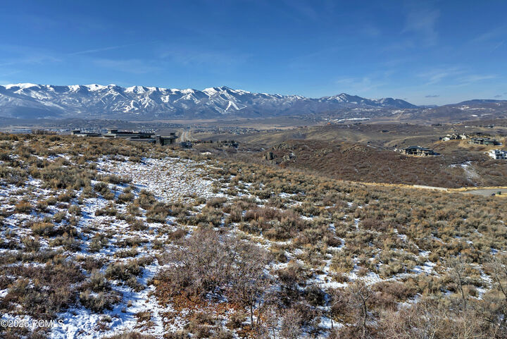 Property Photo: 4422 Pinnacle Sky Loop UT 84098