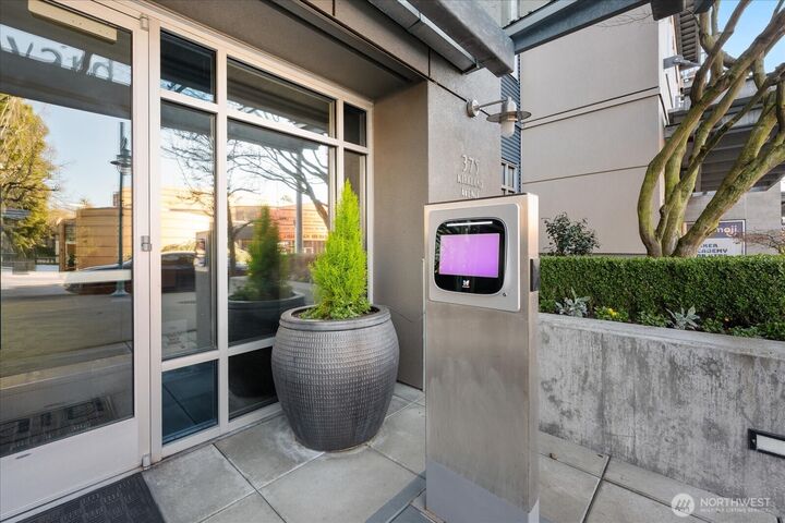 Property Photo:  375  Kirkland Avenue 318  WA 98033 