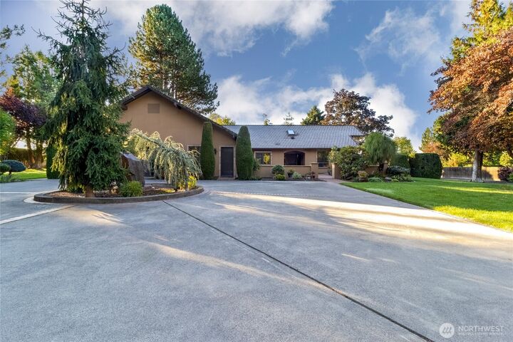 Property Photo: 1134 Abbott Road WA 99362