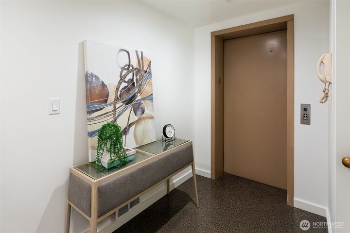 Property Photo:  1118  Lakeview Boulevard E 100  WA 98102 